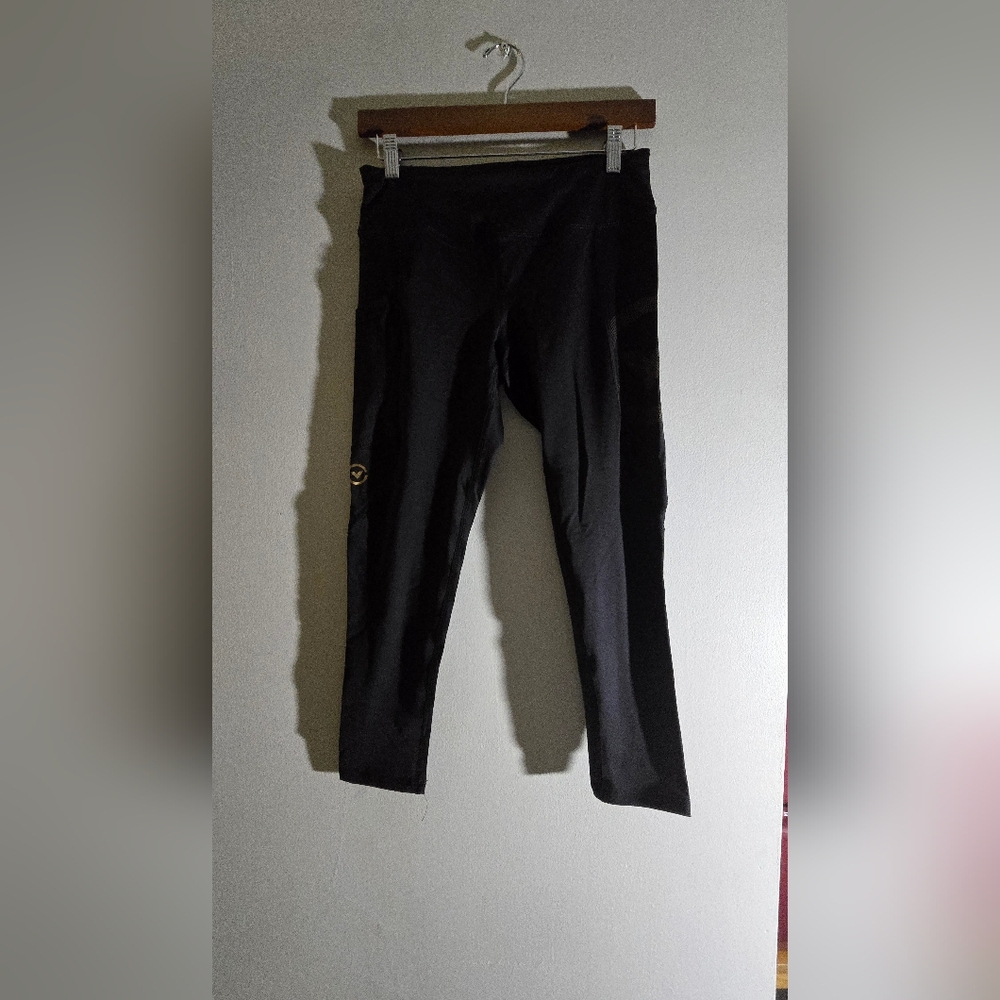 Virus Black Capris Leggings